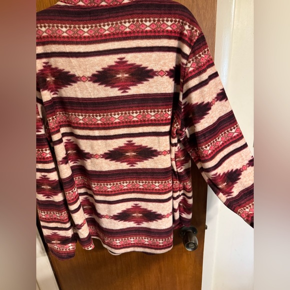New with tags, ladies size XXL fleece pullover from Maurices with 1/4 zip. - Picture 15 of 15